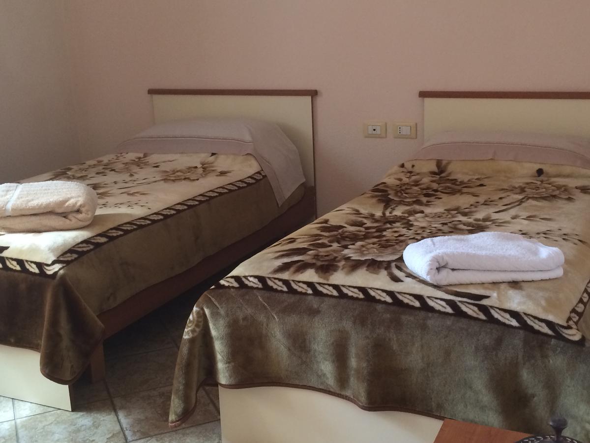 Bed and Breakfast Friends House Tirana Exterior foto